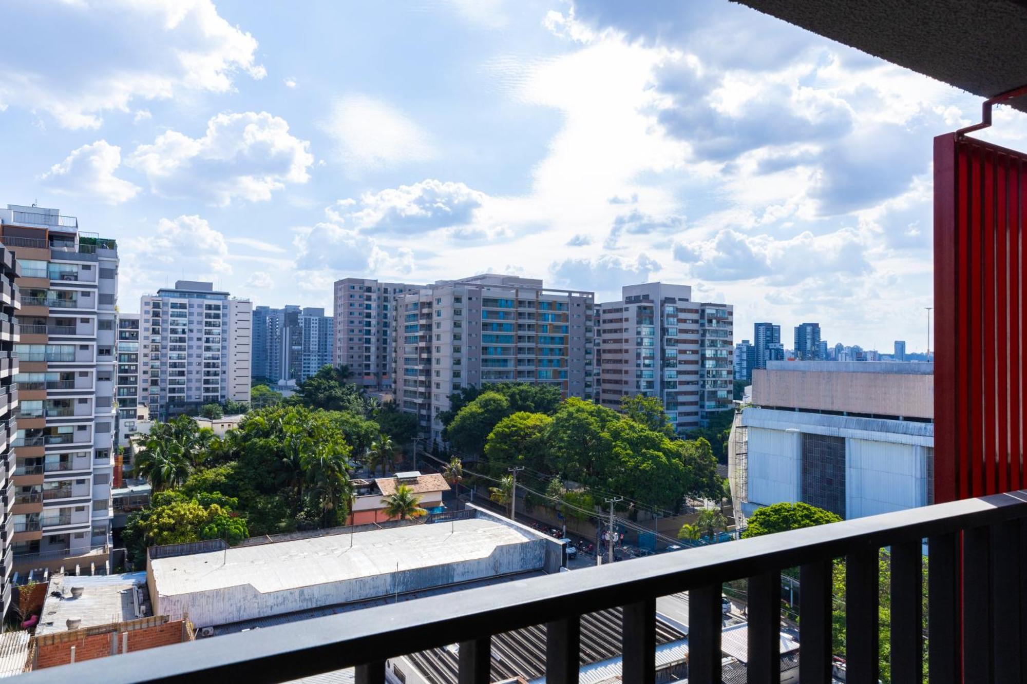 Prox. Shopping Ibirapuera C/ Ar | Brazilian Corner