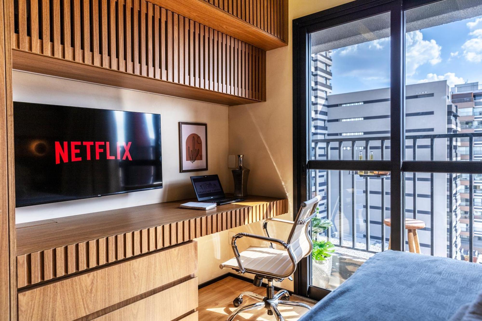 Prox. Shopping Ibirapuera C/ Ar | Brazilian Corner Apartamento